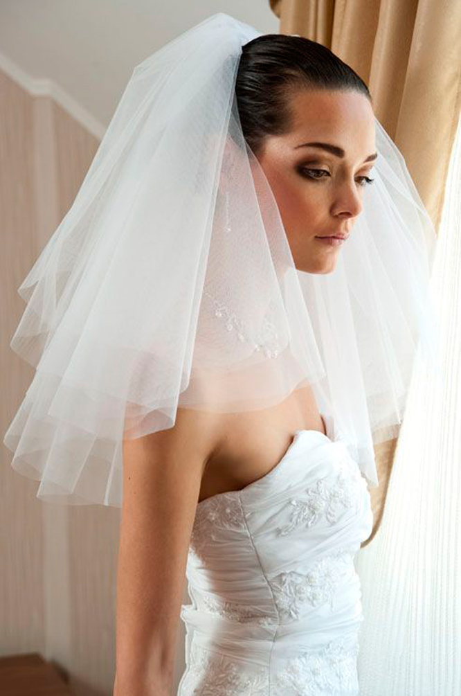 Flyaway veil Photo by Collin Cowie Weddings